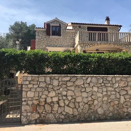 Villa Sunflower - Attractive Area & Seafront! Jelsa (Hvar)