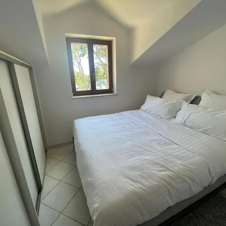 Villa Sunflower - Attractive Area & Seafront! Vila