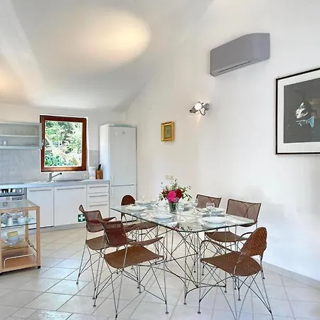 Vila Villa Sunflower - Attractive Area & Seafront!
