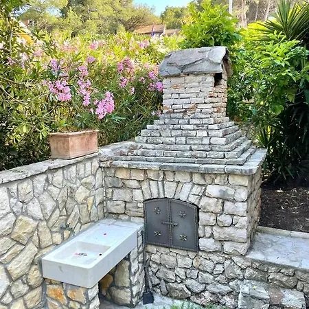 Villa Sunflower - Attractive Area & Seafront! Jelsa (Hvar)